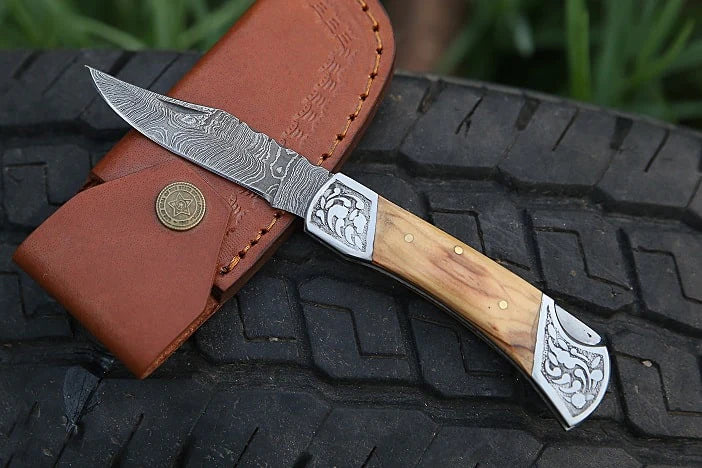 Outdoor Knife Gift Ideas for an Adventure Lover Friend